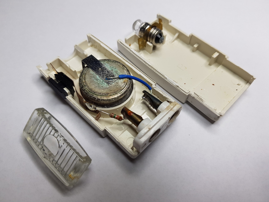 defekte Lampe geöffnet